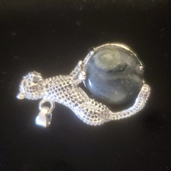 New Silver Wrapped Kambaba Jasper Leopard Pendant. - Picture 5 of 8